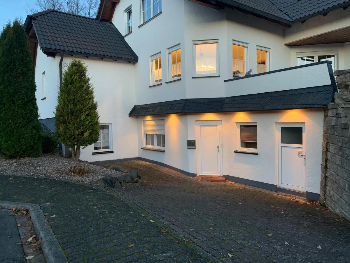 Aktiv-Ferienwohnung "Snow & Bike"- Zentral Zwischen Winterberg Und Willingen Exterior foto